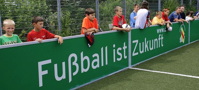 Im Sommer 2008 durfte sich der SCO be... des neuen DFB-Minispielfeldes freuen.  | Foto: Siefke