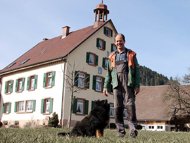 Bauer Paul Steinhart mit Hund Benny vo...gras wchst,  hat er bereits gegllt.   | Foto: hhl