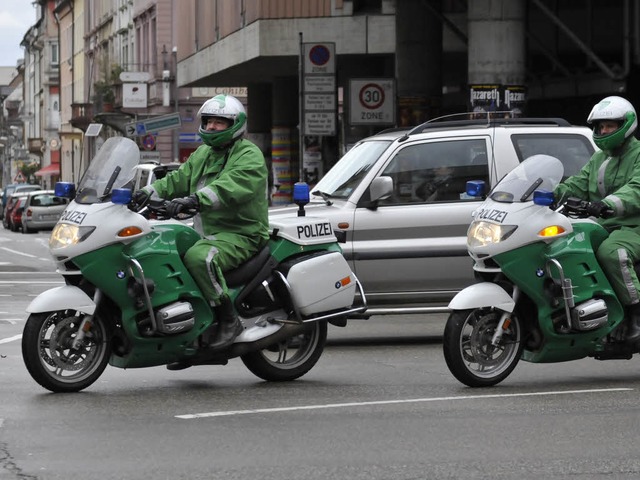 Massive Polizeiprsenz soll Ausschreit... der Freiburger Innenstadt verhindern.  | Foto: Ingo Schneider