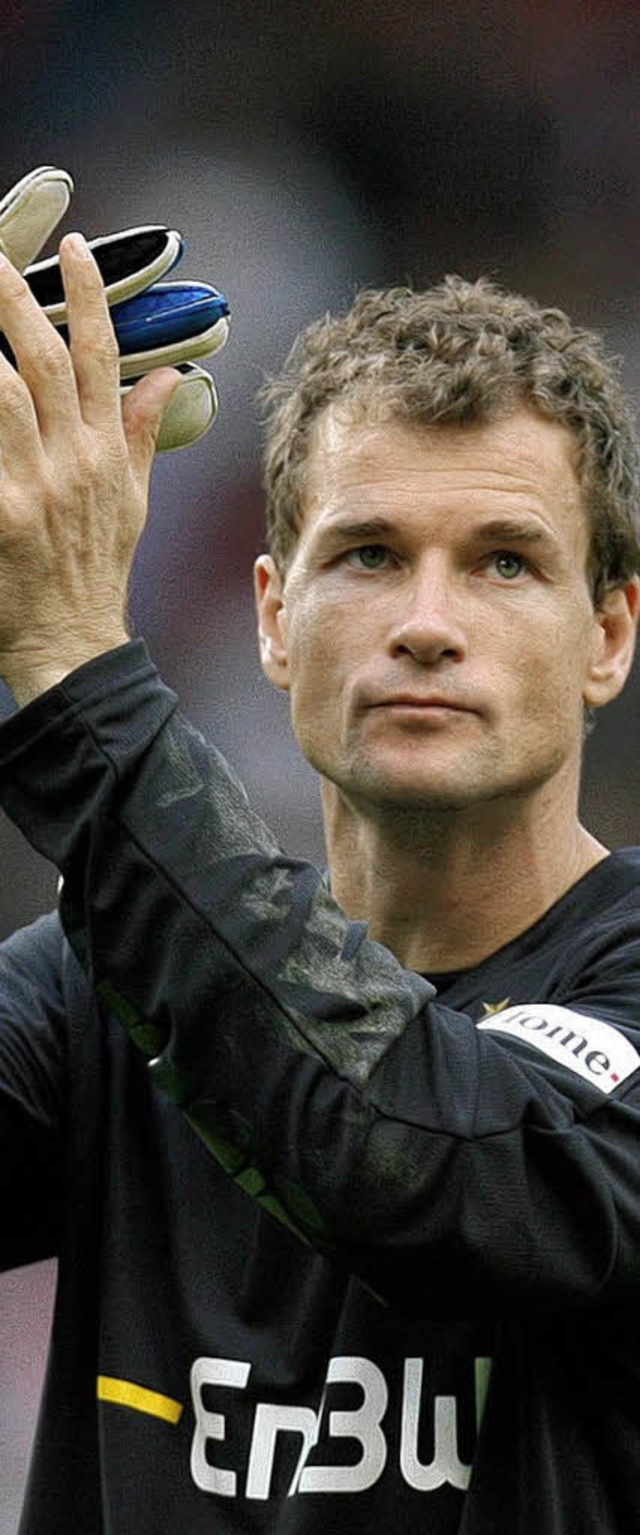 Wird wohl weiterhin die Handschuhe anziehen: Jens Lehmann  | Foto: dpa