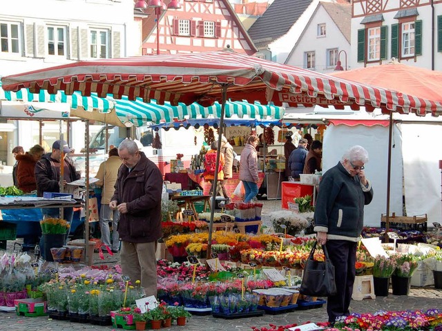 Samstags dauert der Wochenmarkt knftig eine Stunde lnger.  | Foto: kjm