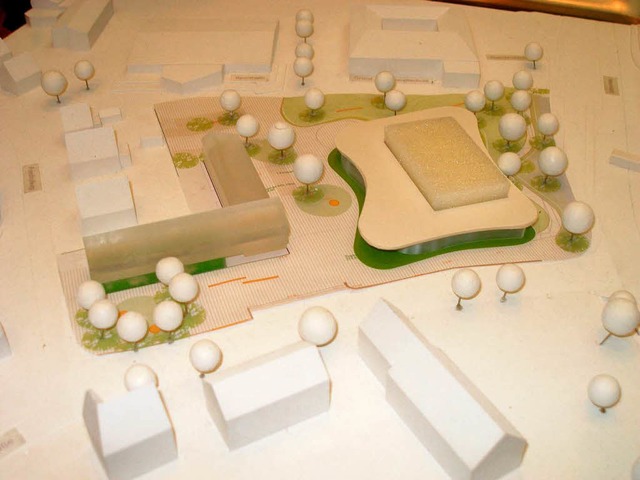 Das neue Brgerhaus (rechts) und das W...ausens geplanter  Ortsmitte im Modell.  | Foto: Barbara Schmidt