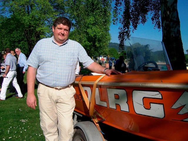 Fred Hugle von der DLRG und das Boot m...betriebs am Gifizsee eingesetzt wird.   | Foto: Hubert Rderer