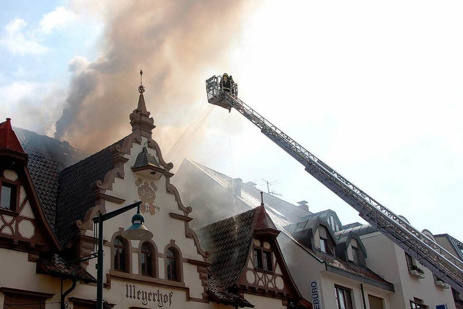 Einsatzkräfte der Feuerwehr waren vor Ort und brachten das Feuer rasch unter Kontrolle (Foto: Maja Tolsdorf) Einsatzkräfte der Feuerwehr waren vor Ort und brachten das Feuer rasch unter Kontrolle (Foto: Maja Tolsdorf)