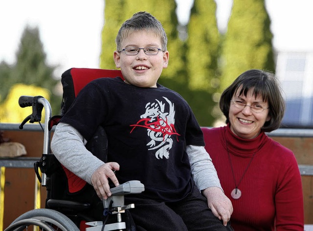Trotz seiner Krankheit ein optimistisc...unge: Markus, hier  mit seiner Mutter   | Foto: Christoph Breithaupt