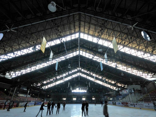 Bis zu eine Millionen Euro knnte die Sanierung der Eishalle kosten.  | Foto: Ingo Schneider