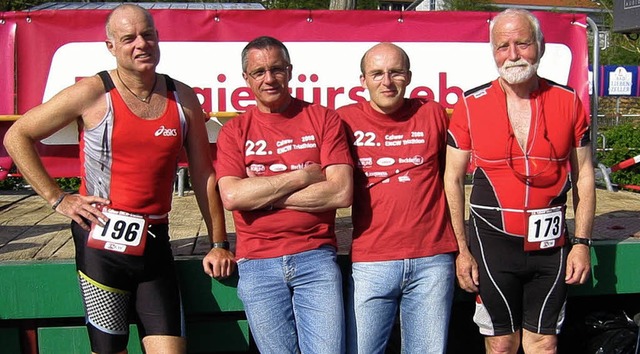 Vier Triathleten des Polizeisportverei... Roland Littenecker und Bernd Wehberg   | Foto: PSV