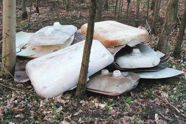 Wieder alte ltanks im Meienheimer Wald entsorgt