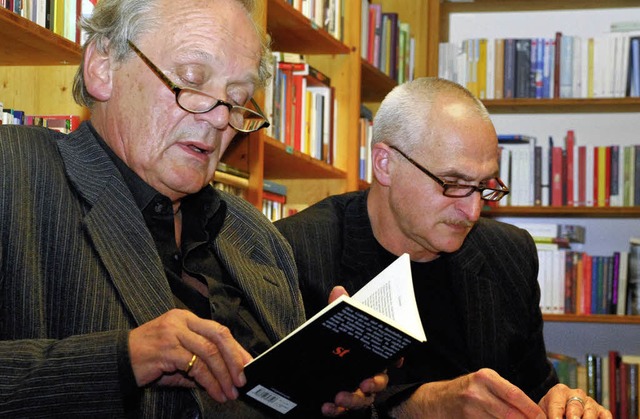 Joachim Sartorius (links) mit seinem G...mannischen Dichter Jos F. A. Oliver.   | Foto: Gertrude Siefke