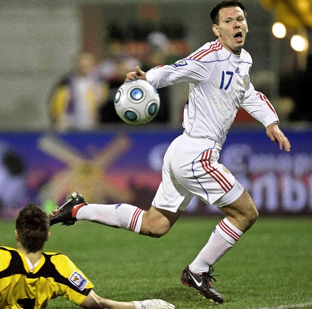 Konstantin Syrjanov trifft zum 1:0 gegen Liechtenstein.  | Foto: dpa