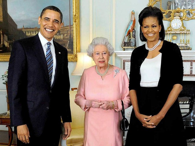 Treffen im Palast: Barack Obama, die Knigin von England und Michelle Obama  | Foto: dpa