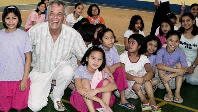 Geteilte Freude ist doppelte Freude:  ...n  mit philippinischen Straenkindern   | Foto: PRIVAT