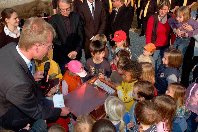 Die Kindergartenkinder wollten wissen,...#8211; aha, auch die Badische Zeitung.  | Foto: Tanja Bury