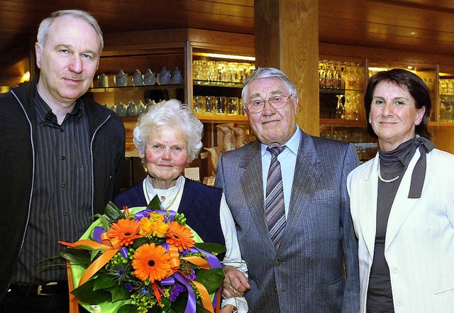 <Bildtext>Ehrungen beim Liederkranz (v...stine Berger (Vorsitzende)</Bildtext>   | Foto: Wolfgang Knstle