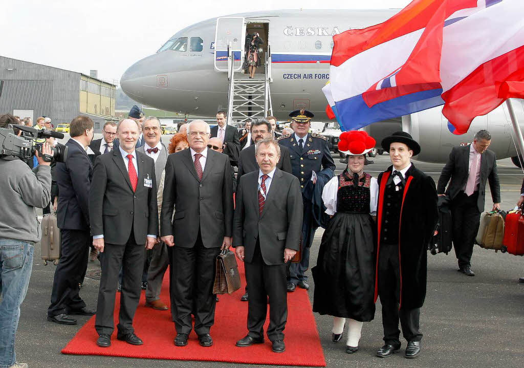 Vaclav Klaus, de tschechische Staatsprsident, wurde von Kultusminister Helmut Rau und und Armin Roesner empfangen.
