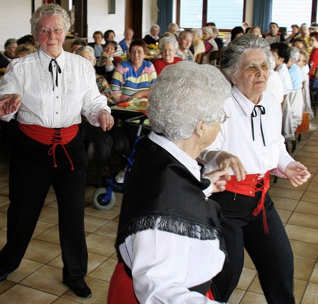 Richtig fesch tanzen die Damen der Sen... aus der Grndungszeit vor 25 Jahren.   | Foto: C. Spangenberg
