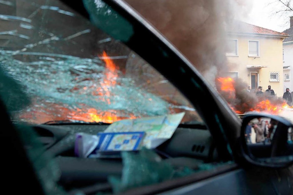 Am Camp der Gipfel-Gegner ist die Situation eskaliert. Es kam zu Straßenschlachten zwischen Polizei und Autonomen. (Foto: Alexandra Sillgitt) Am Camp der Gipfel-Gegner ist die Situation eskaliert. Es kam zu Straßenschlachten zwischen Polizei und Autonomen. (Foto: Alexandra Sillgitt)
