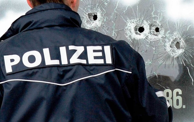 Htte die Polizei die Toten in dem Autohaus verhindern knnen?  | Foto: dpa