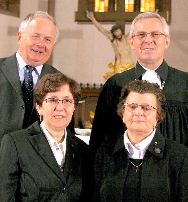 Landesbischof Ulrich Fischer (oben rec...sula Tremmel (links) und Irma Barraud.  | Foto: Heidi Foessel