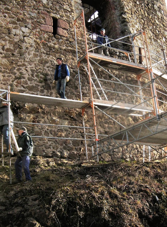 Nach dem langen Winter geht&#8217;s  an der Burg weiter.   | Foto: Hartmut Selke