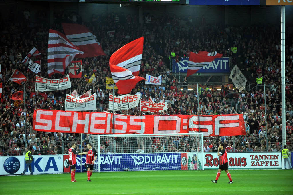 Fanprotest im Dreisamstadion.