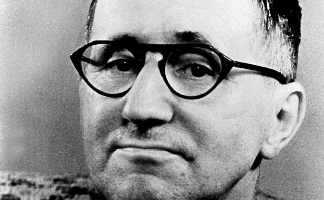 Analytiker der Zeitlufte: Bertolt Brecht  | Foto: dpa/Thomas Kunz