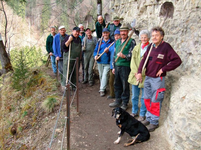 Freiwillige Helfer des Schwarzwaldvere...in der Wutachschlucht wieder begehbar.  | Foto: Friedbert Zapf