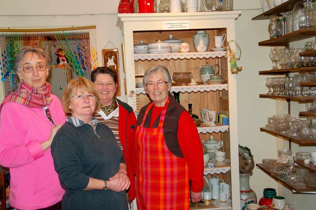 Das Flohmarkt-Team im neu renovierten Kellerladen   | Foto: Sigrid umiger