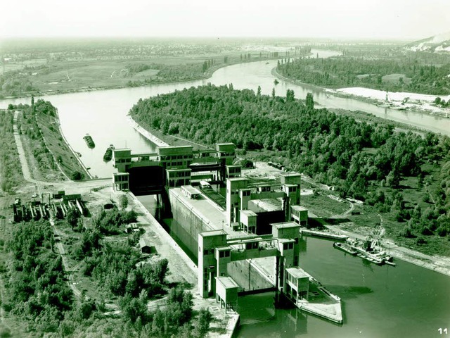 Nach dem Bau der ersten Etappe mndet ...enkanal bei Istein wieder in den Rhein  | Foto: Archiv Francois Antony