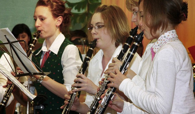 Beim  Abschied ihres musikalischen Lei...rt:  die Mitglieder der Jugendkapelle.  | Foto: Sandra Decoux-Kone