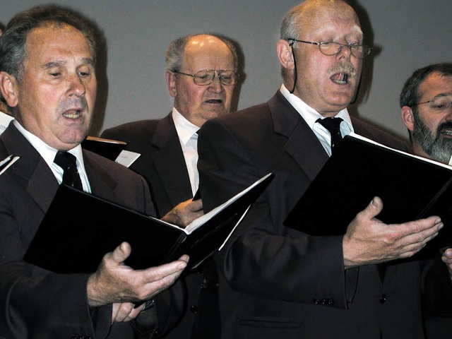 Der Merdingens Mnnerchor in Aktion.  ...em Jahr wird der Verein 90 Jahre alt.   | Foto: Ehret