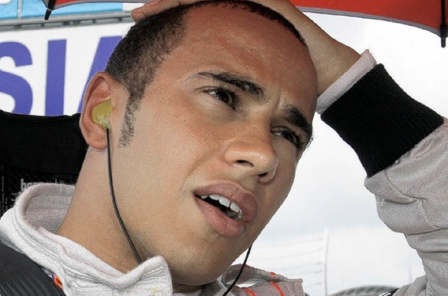 In der Bredouille: McLaren-Mercedes-Pilot: Lewis Hamilt  | Foto: dpa