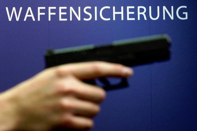 Schäuble will Waffen mit Fingerabdruck sichern
