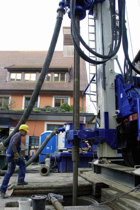 Die Erkundungsbohrung an neuer Stelle ...knapp 15 Meter tief in den Untergrund.  | Foto: Markus Donner