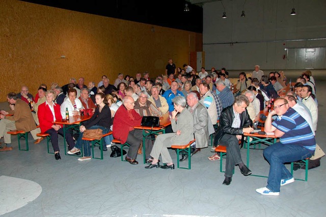 Gro war das Interesse an Ehrlers Erkl...in den ehemaligen Carhartt-Skaterhalle  | Foto: senf