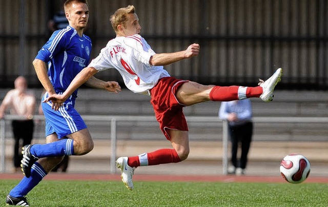 Witalij Arsentjew springt hier gegen R...andesligisten FV Lrrach einen Punkt.   | Foto: Meinrad Schn