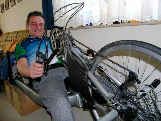 Das alte Handbike taugt nur noch als Hometrainer.  | Foto: Michael Haberer