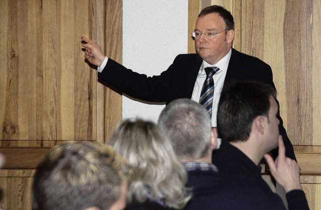 Brgermeister-Kandidat Heinz-Rudolf Ha...anstaltung im Winzerhs von Kndringen  | Foto: Marius Alexander