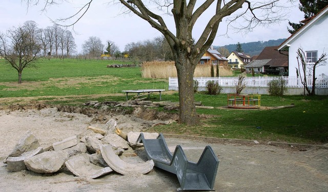 Noch sieht der Dattinger Spielplatz  trostlos aus.   | Foto: Sigrid Umiger