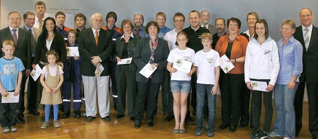 Haben allen Anlass, sich ber Zuwendun...erte von rechts Brigitte Kopf-Priebe.   | Foto: heidi fssel