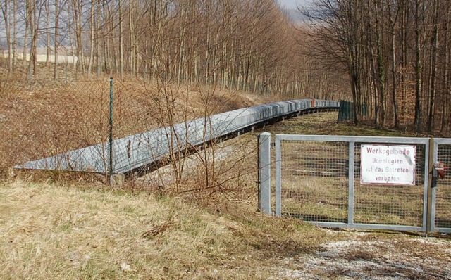 Kurz vor dem Basler Weg verschwindet d...nsportband  oberirdisch weiterlaufen.   | Foto: langelott