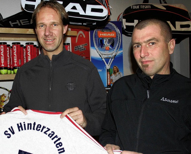 Zwei  Mnner mit professioneller Einst...) und Hinterzartens Trainer Frank Hug.  | Foto: Maurer (A)