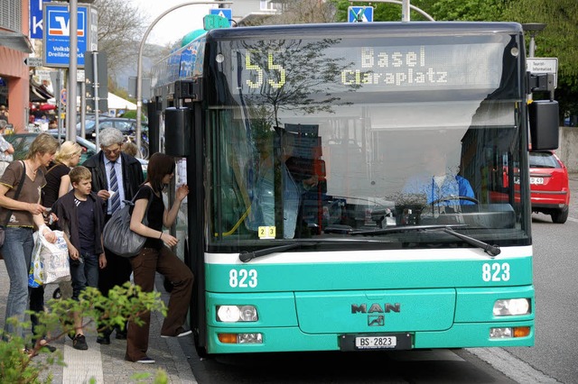 Beliebter Bus: Die Linie 55  zwischen ...ldshut, Bernhard Wtz (mit Krawatte).   | Foto: Markus Maier