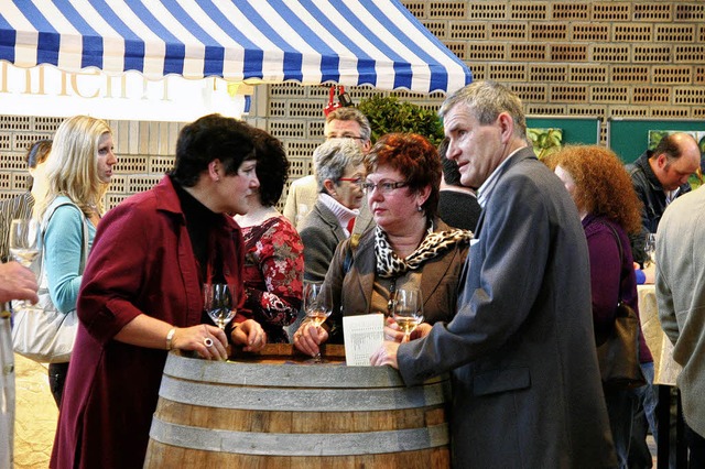 Genieen und angeregte Gesprche fhren ist auf der Weinmesse angesagt.   | Foto: sandra decoux-kone
