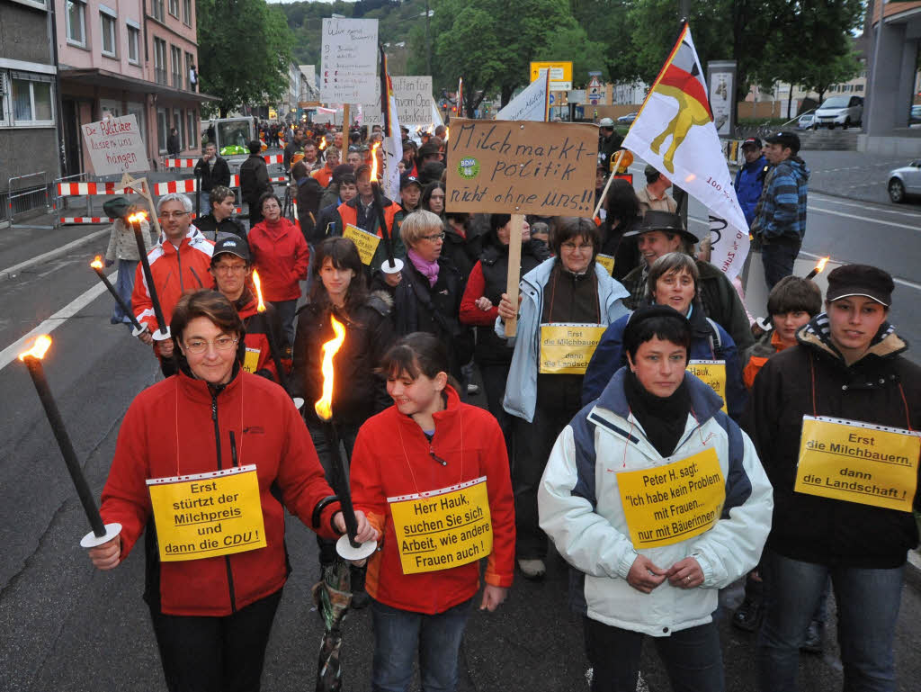 Forderten bei einem Protestmarsch hhere Milchpreise: Bauern in Freiburg.