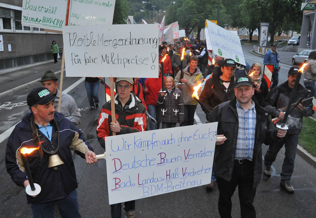 Forderten bei einem Protestmarsch hhere Milchpreise: Bauern in Freiburg.