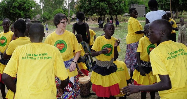 Beate Ringwald bei ihrer Arbeit im Norden Ugandas   | Foto: BZ