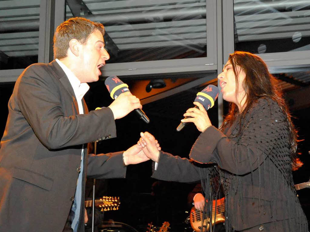 Gefühlvoll schmachtend - Alexander Kraus und Britta Medeiros im Duett Gefühlvoll schmachtend - Alexander Kraus und Britta Medeiros im Duett