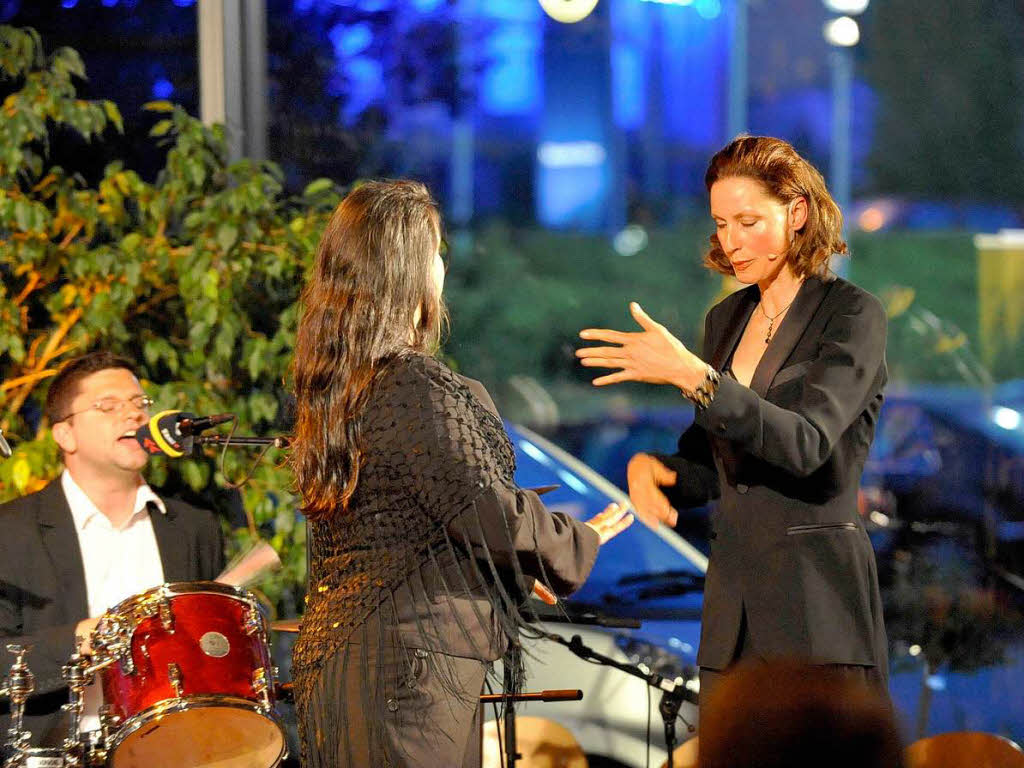 Es darf auch Schauspiel sein Simone von Racknitz (rechts) und Britta Medeiros gestenreich Es darf auch Schauspiel sein Simone von Racknitz (rechts) und Britta Medeiros gestenreich