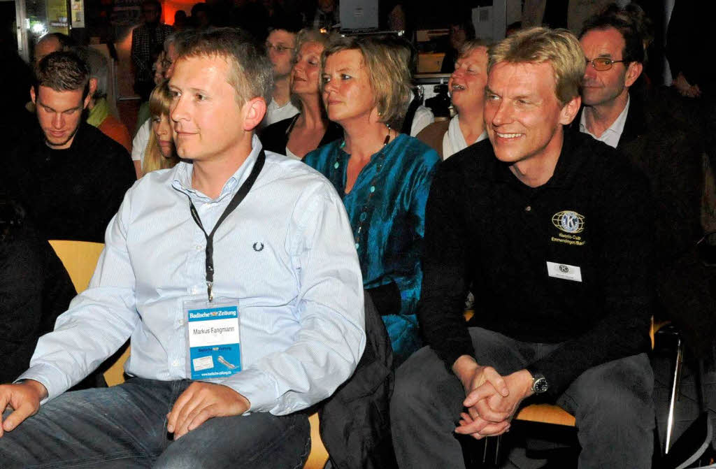 Gemeinsame Freude an Pop-Lyrik - Marcel Thimm von Kiwanis und BZ-Regionalverlagsleiter Markus Fangmann Gemeinsame Freude an Pop-Lyrik - Marcel Thimm von Kiwanis und BZ-Regionalverlagsleiter Markus Fangmann